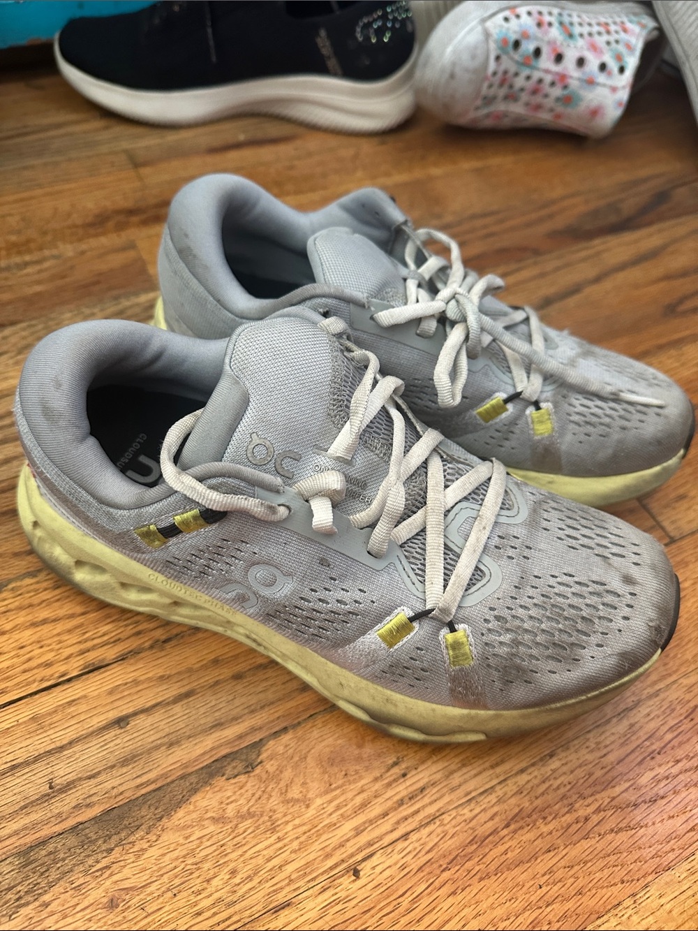 On Running Women's Light Gray and Yellow Athletic Running Shoes